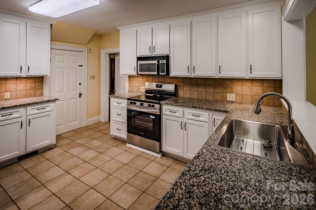 803 1st Avenue North Conover, NC 28613 - Photo 13 of 37