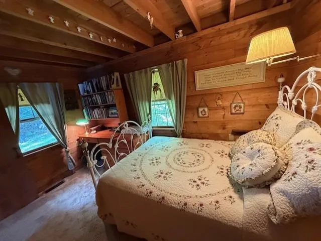 $1,450 | 319 Chalk Pond Road, Newbury, NH 03255