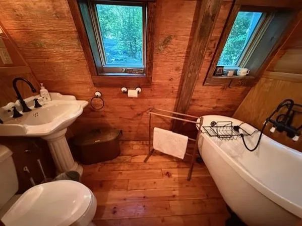$1,450 | 319 Chalk Pond Road, Newbury, NH 03255