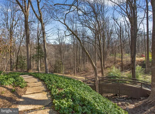 $1,600,000 | 10223 Cedar Pond Drive, Vienna, VA 22182