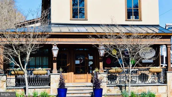$1,600,000 | 10223 Cedar Pond Drive, Vienna, VA 22182