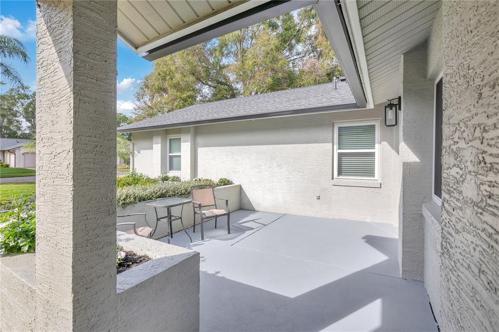 9426 Palm Tree Drive Windermere, FL 34786 - Photo 20 of 29 a view of balcony with two chairs and a table