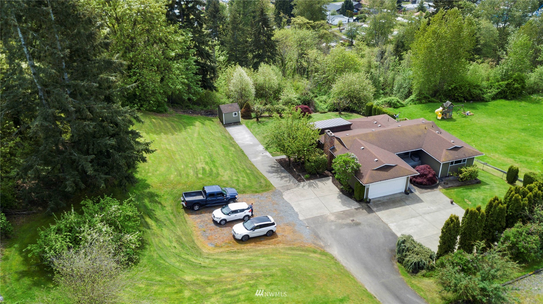 11306 Karshner Road East Edgewood, WA 98372 - Photo 29 of 31 an aerial view of a house with swimming pool a yard and lake view