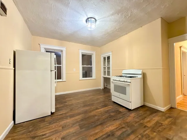 $2,275 | 90 Vernon Street, Unit 2, Worcester, MA 01610