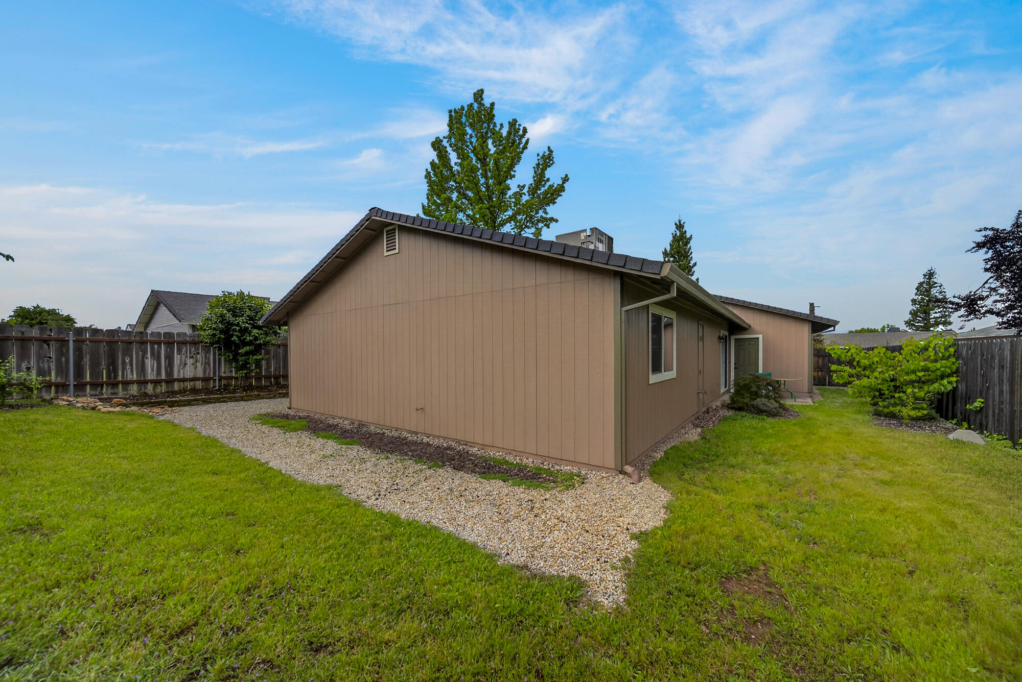 839 Springer Drive Redding, CA 96003 - Photo 24 of 39 839 Springer Dr-07