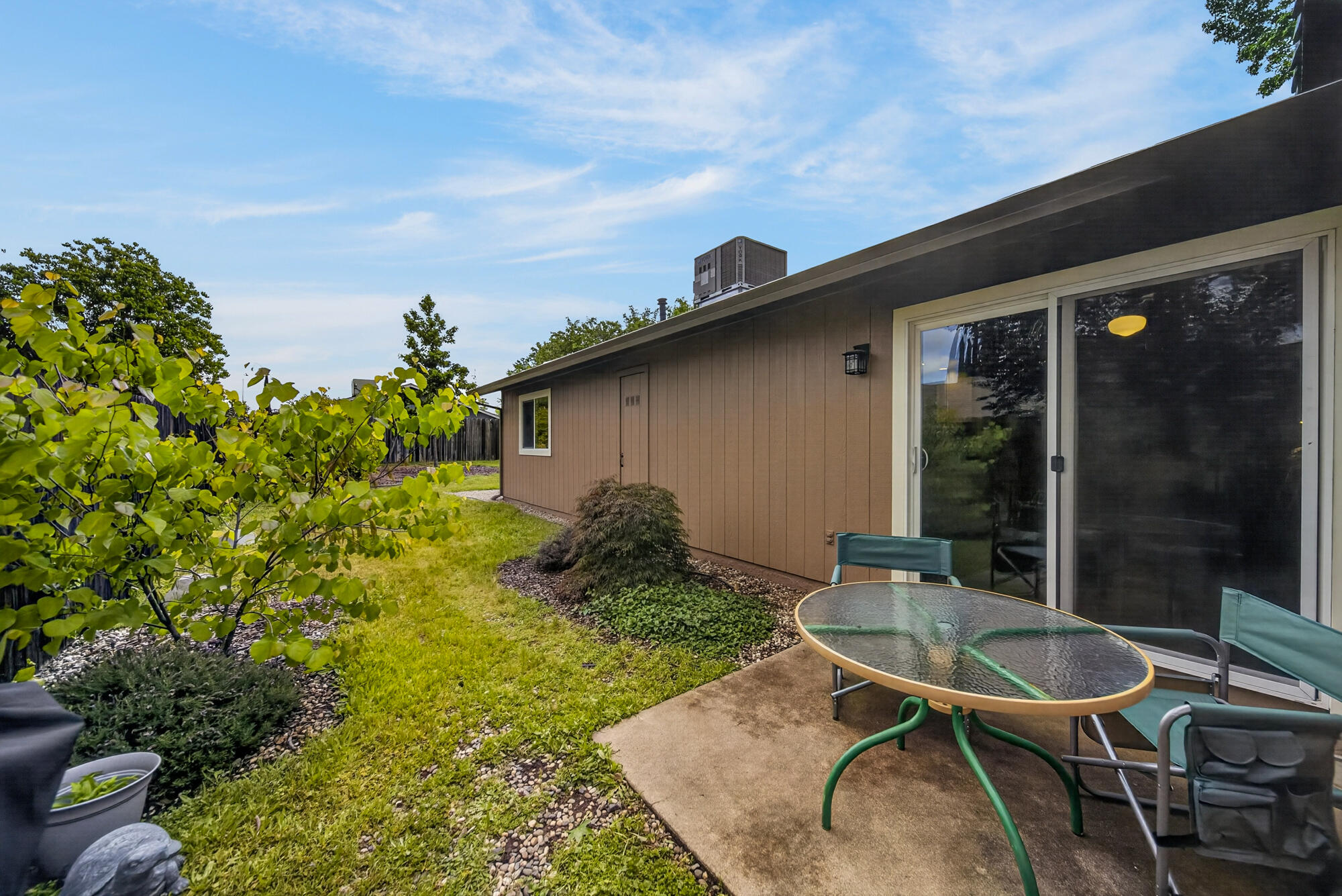 839 Springer Drive Redding, CA 96003 - Photo 25 of 39 839 Springer Dr-08