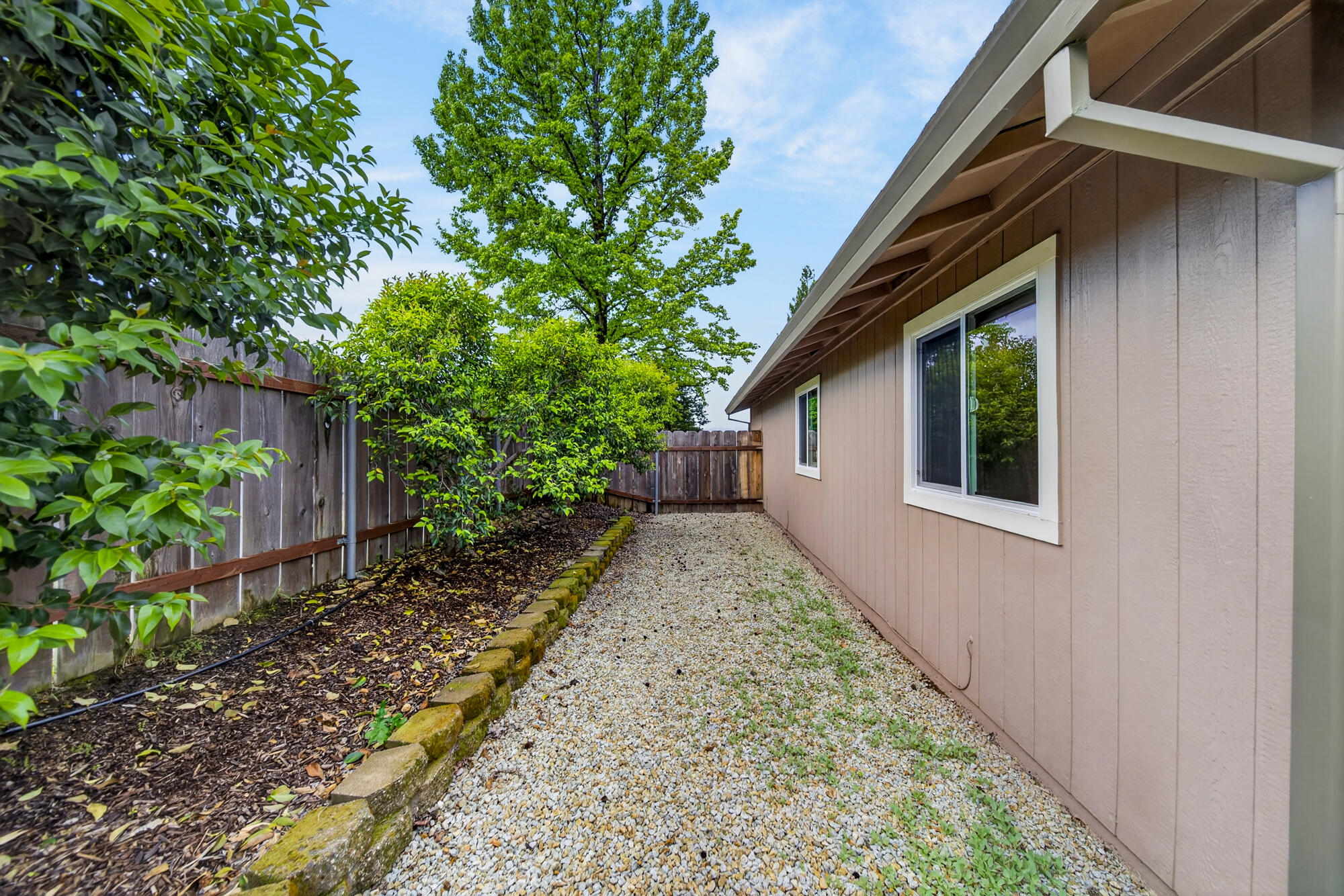 839 Springer Drive Redding, CA 96003 - Photo 27 of 39 839 Springer Dr-04