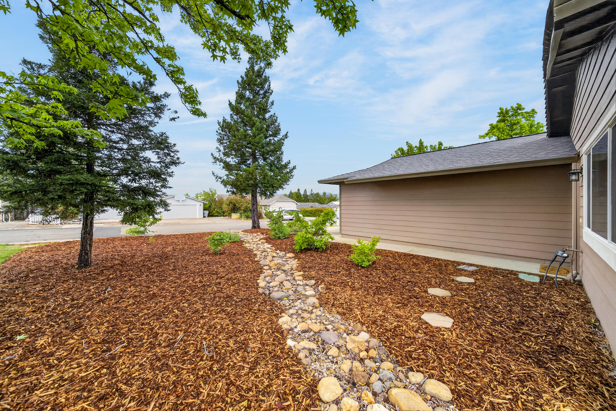 839 Springer Drive Redding, CA 96003 - Photo 29 of 39 839 Springer Dr-11