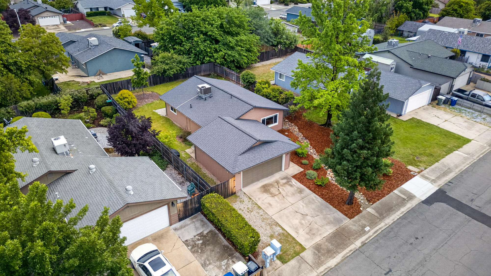 839 Springer Drive Redding, CA 96003 - Photo 36 of 39 839 Springer Dr-33