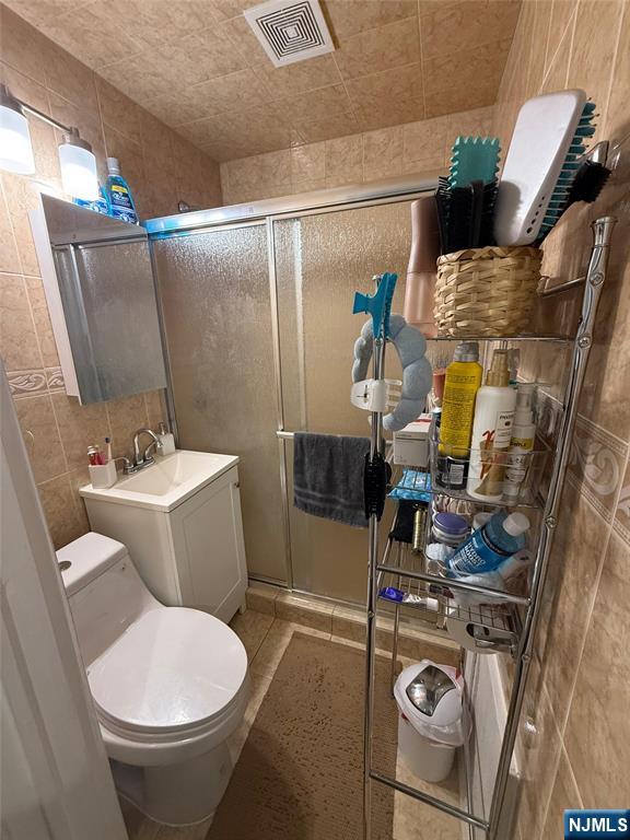 41 Halstead Street, Unit 1L Kearny, NJ 07032 - Photo 1 of 1 a bathroom with a toilet sink and mirror