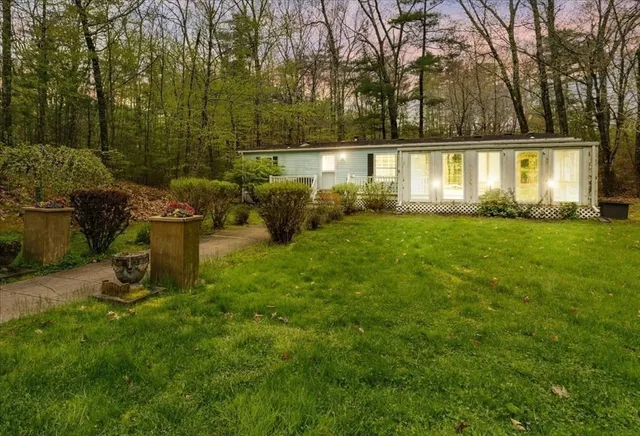 a view of a house with a yard