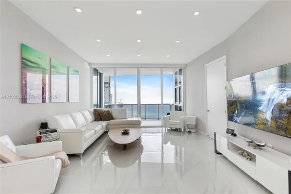 $10,000 | 18201 Collins Avenue, Unit 3504, Sunny Isles Beach, FL 33160