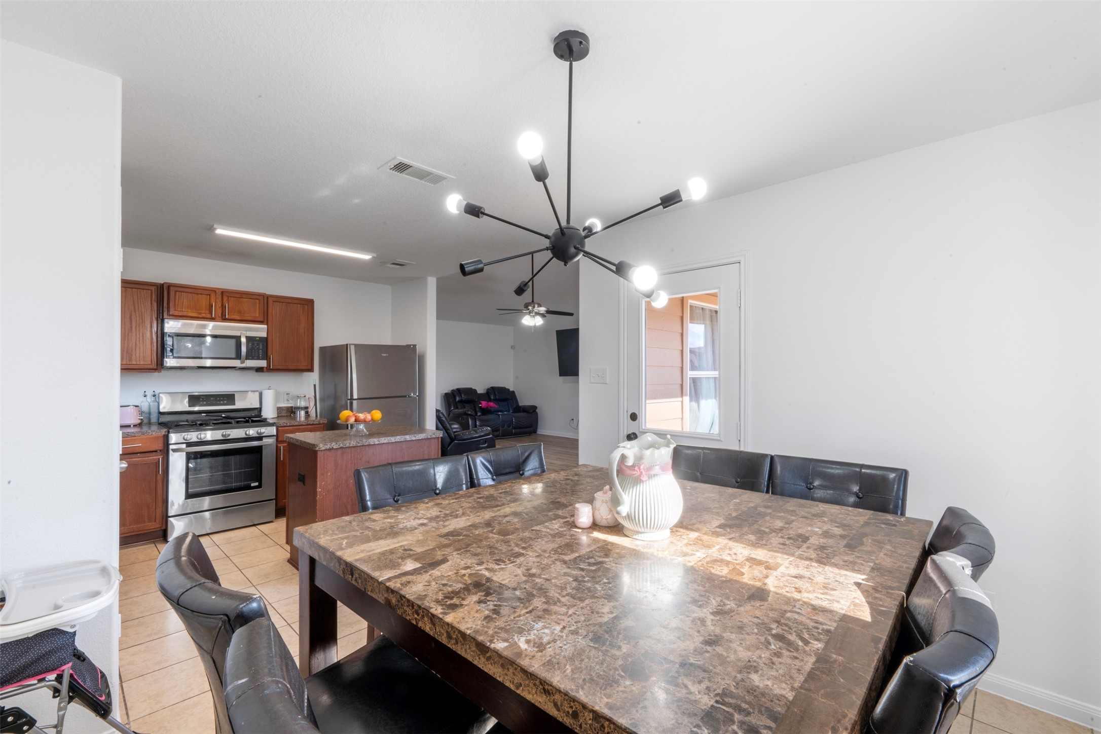 830 Paradise Road Baytown, TX 77521 - Photo 11 of 34