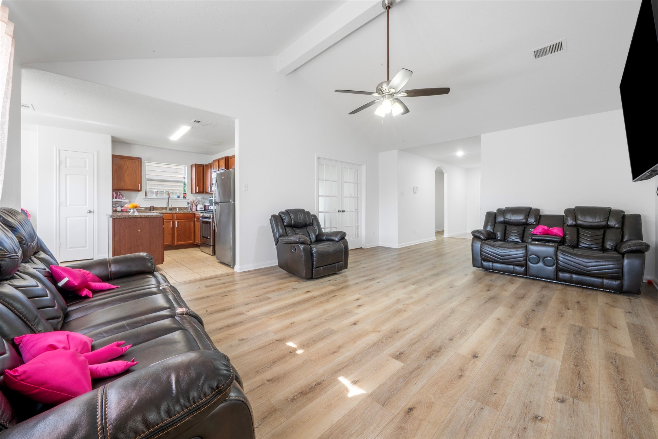 830 Paradise Road Baytown, TX 77521 - Photo 8 of 34