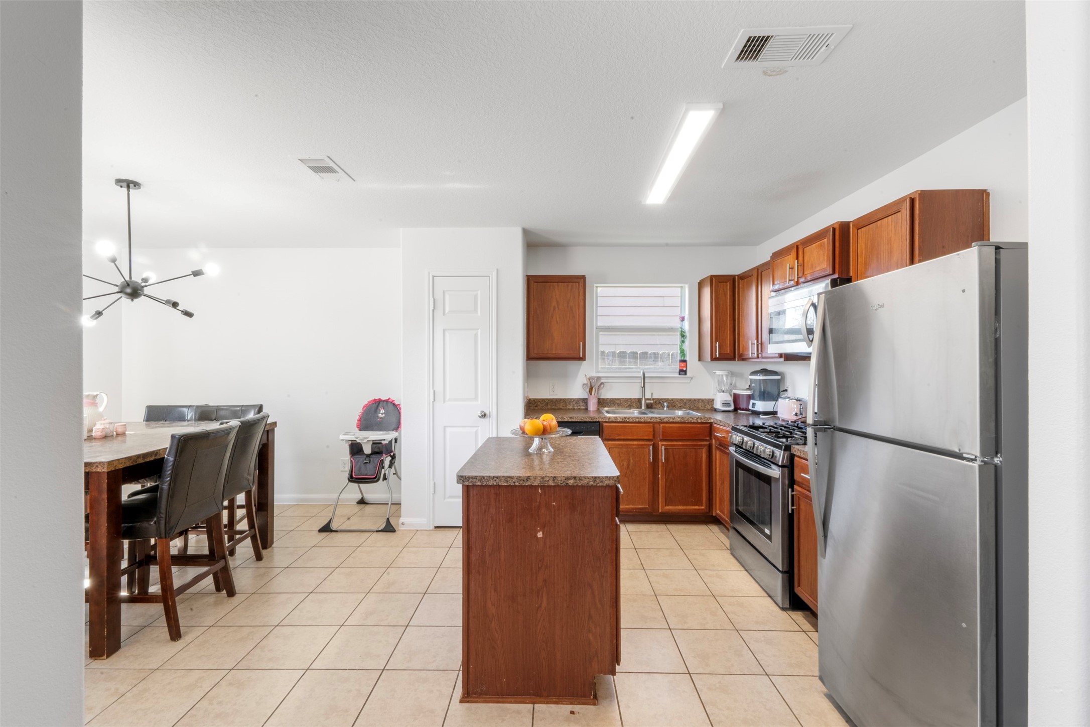 830 Paradise Road Baytown, TX 77521 - Photo 9 of 34