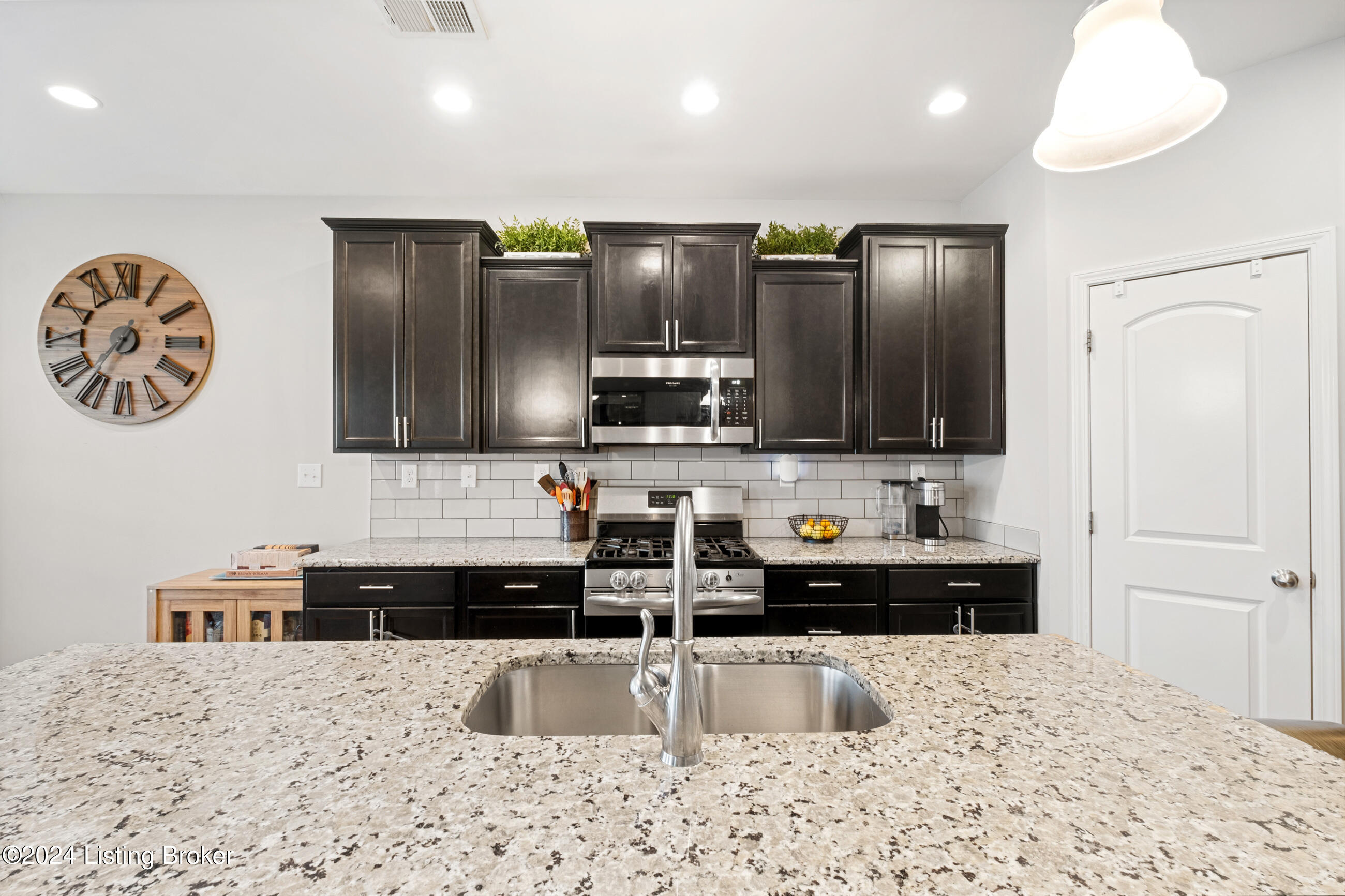 7316 Deutsch Road Louisville, KY 40229 - Photo 13 of 39 7316 deutsch_042
