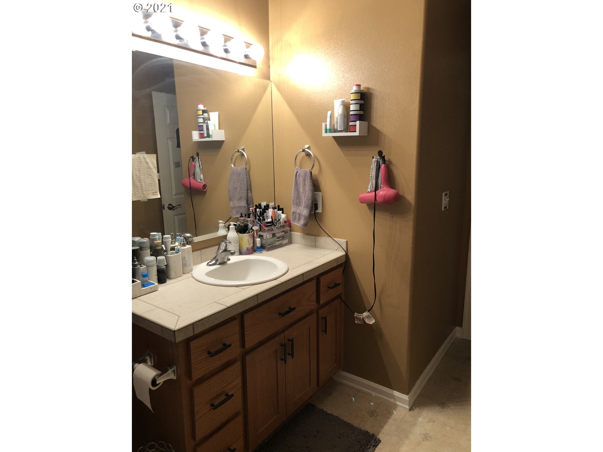17105 Northeast 13th Place Ridgefield, WA 98642 - Photo 10 of 16 a bathroom with a sink vanity and a mirror