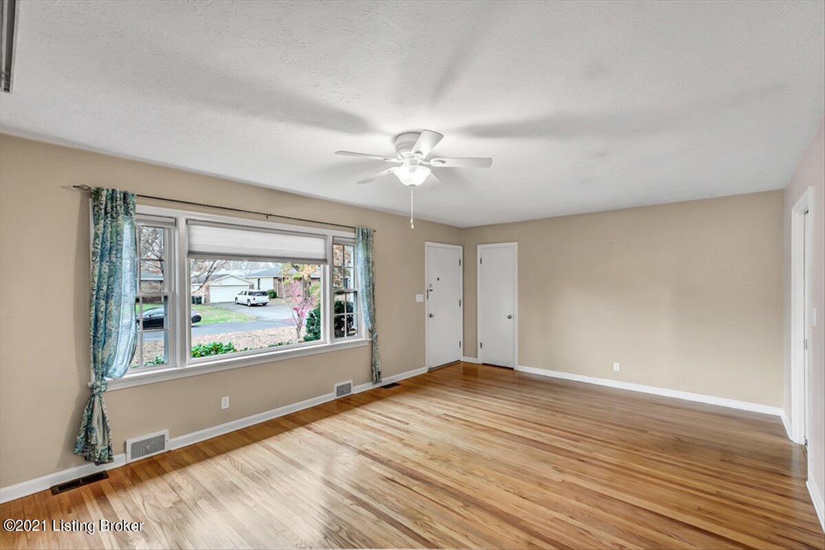 4244 Middlebrook Road Louisville, KY 40207 - Photo 7 of 36 07-4244 Middlebrook Rd-106