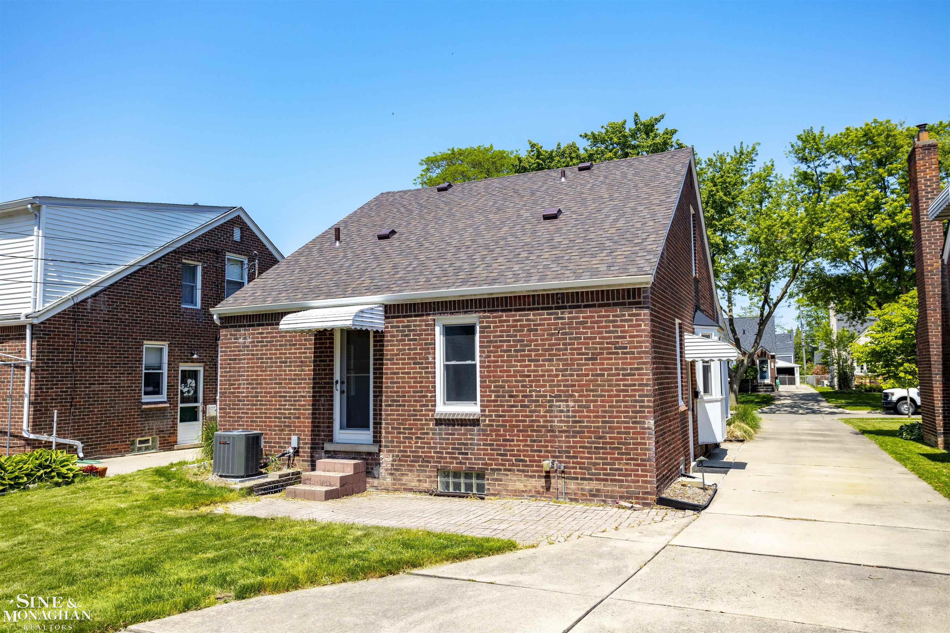377 Ridgemont Road Grosse Pointe Farms, MI 48236 - Photo 31 of 36