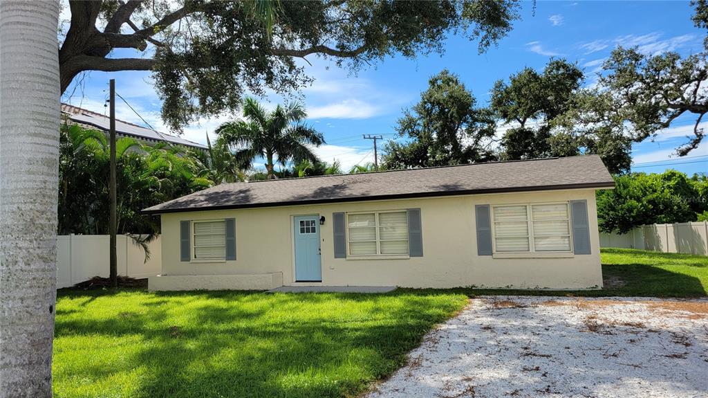 3932 Sunshine Avenue Sarasota, FL 34231 - Photo 2 of 17 a front view of a house with garden
