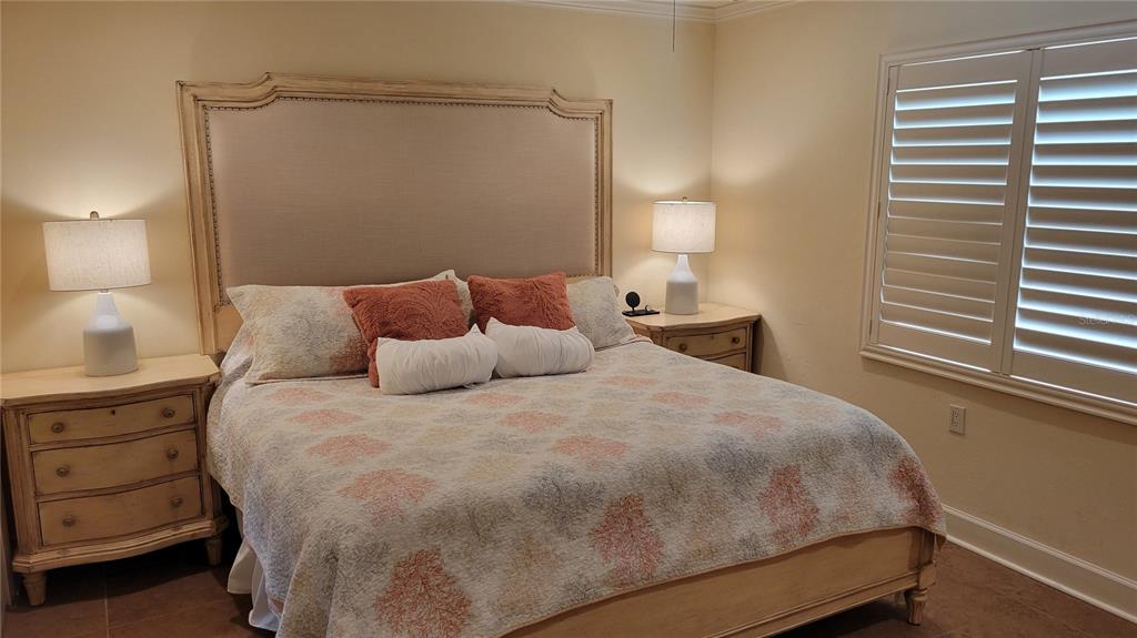 3932 Sunshine Avenue Sarasota, FL 34231 - Photo 10 of 17 a bedroom with a bed and a window