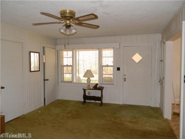 1518 Clingman Road Ronda, NC 28670 - Photo 3 of 10 Den/Family/Great Room.