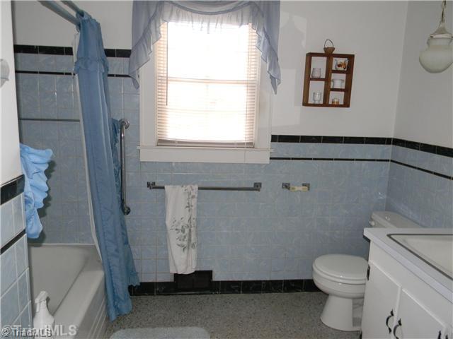 1518 Clingman Road Ronda, NC 28670 - Photo 5 of 10 Bath.