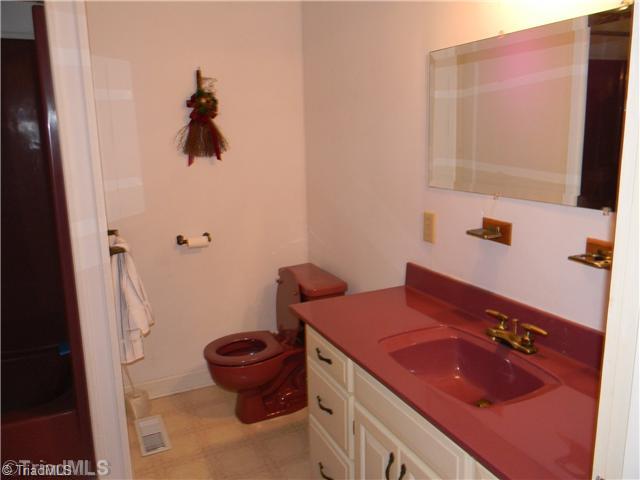 1518 Clingman Road Ronda, NC 28670 - Photo 8 of 10 Master Bath/Spa.