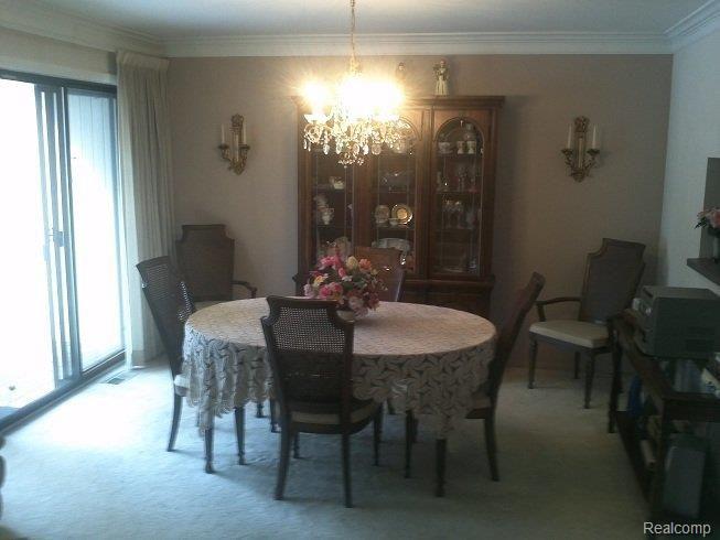 DINING ROOM.jpg