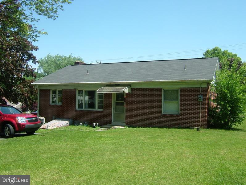 398 Lampeter Road Lancaster, PA 17602 - Photo 3 of 8 Gallery Image 3