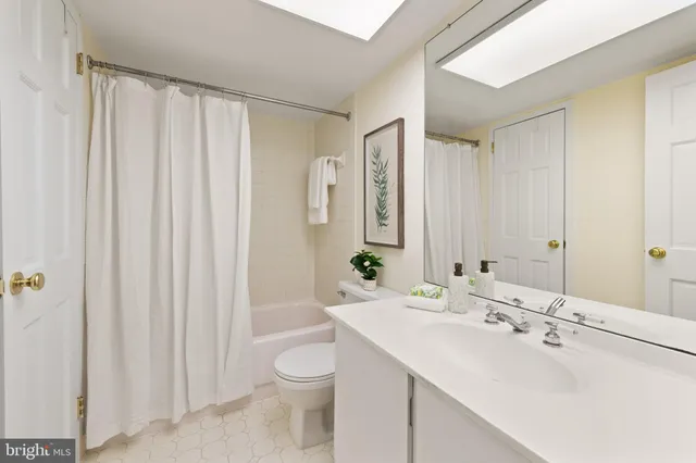 $349,000 | 1325 18th Street Northwest, Unit 712, Washington, DC 20036