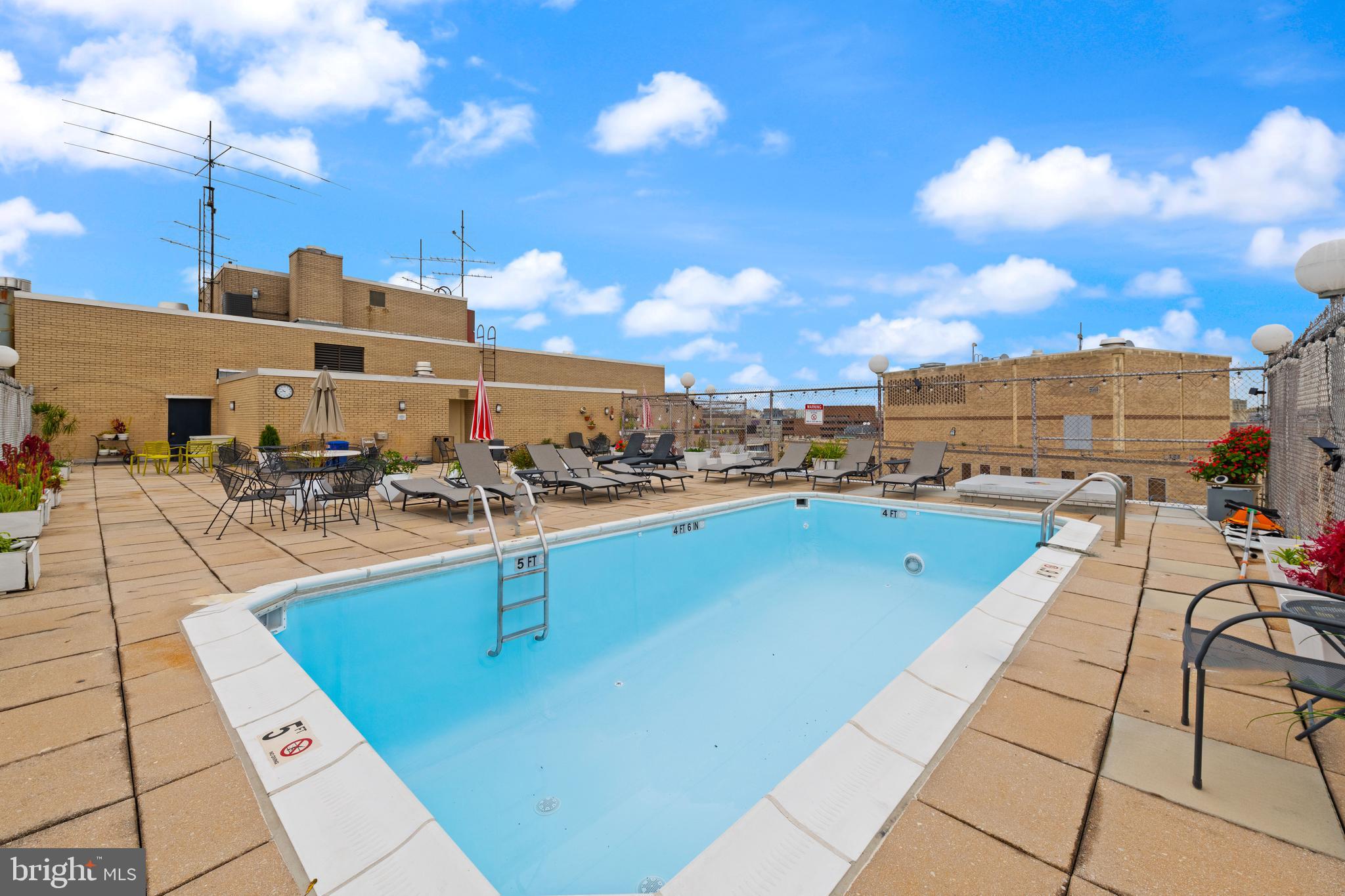1325 18th Street Northwest, Unit 712 Washington, DC 20036 - Photo 33 of 34 rooftop pool
