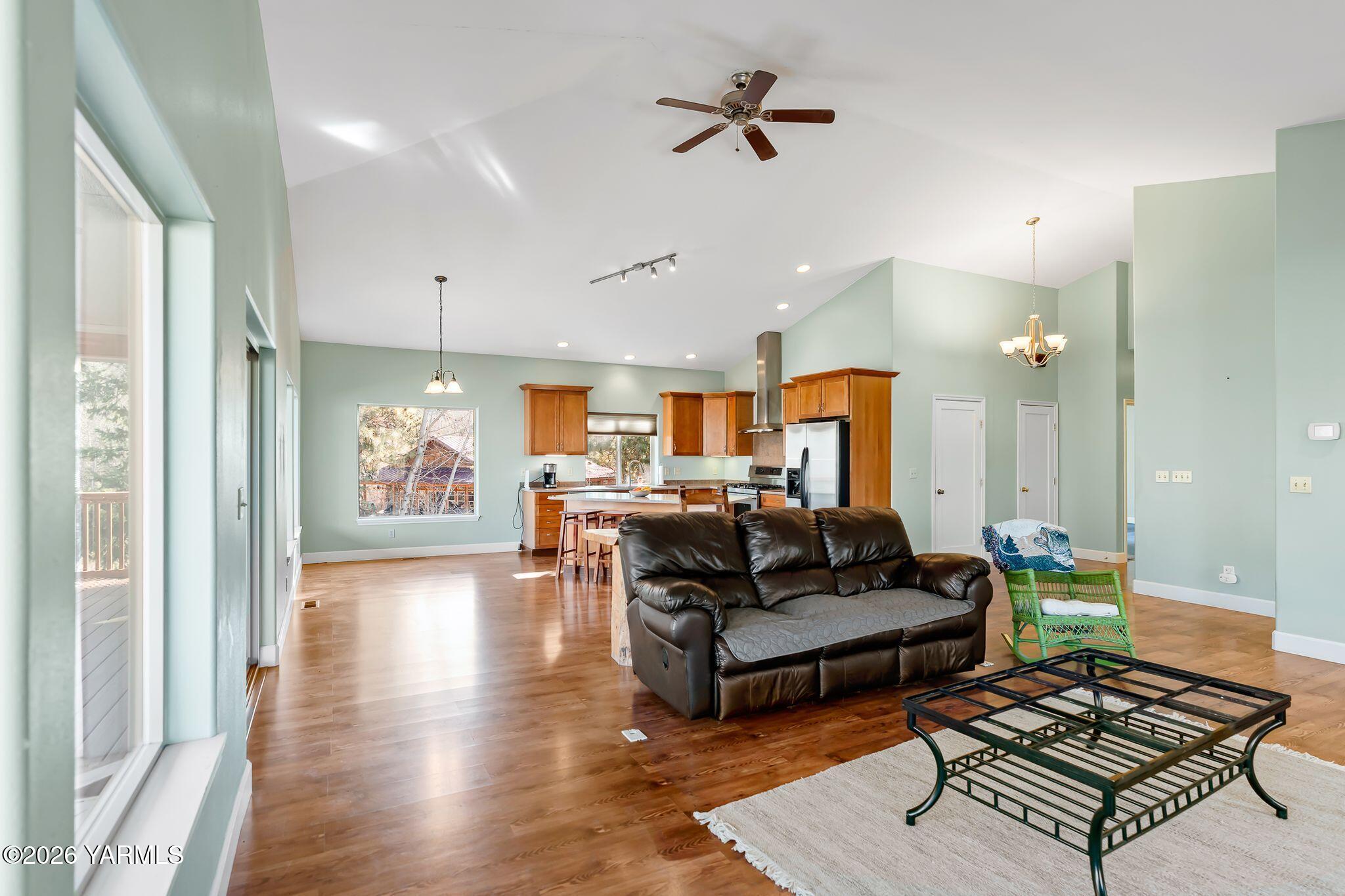 1575 Nile Road Naches, WA 98937 - Photo 12 of 51 a living room with furniture and a rug