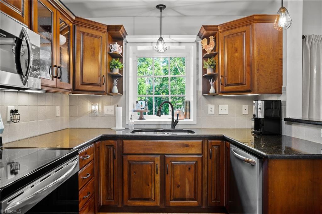 12140 Longbottom Road Traphill, NC 28685 - Photo 10 of 50 Gallery Image 10