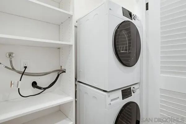 $1,699,000 | 585 South Sierra Avenue, Unit 27, Solana Beach, CA 92075