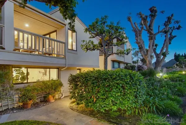 $1,699,000 | 585 South Sierra Avenue, Unit 27, Solana Beach, CA 92075