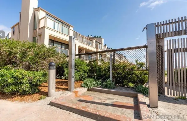 $1,699,000 | 585 South Sierra Avenue, Unit 27, Solana Beach, CA 92075