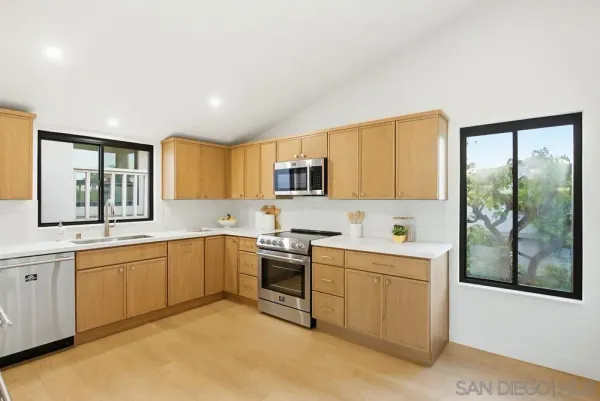 $1,699,000 | 585 South Sierra Avenue, Unit 27, Solana Beach, CA 92075