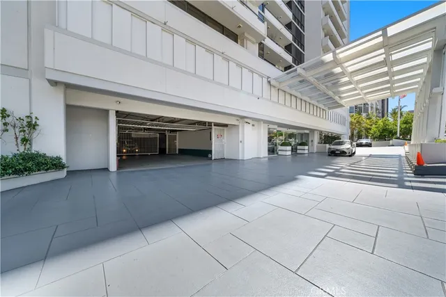 $1,588,000 | 10660 Wilshire Boulevard, Unit 609, Los Angeles, CA 90024