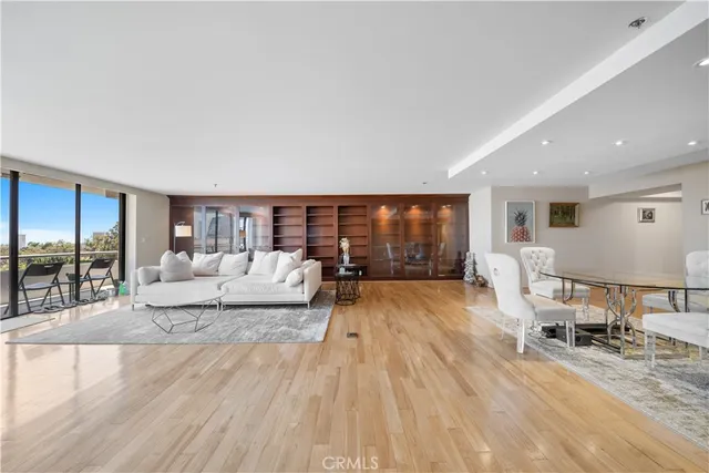 $1,588,000 | 10660 Wilshire Boulevard, Unit 609, Los Angeles, CA 90024