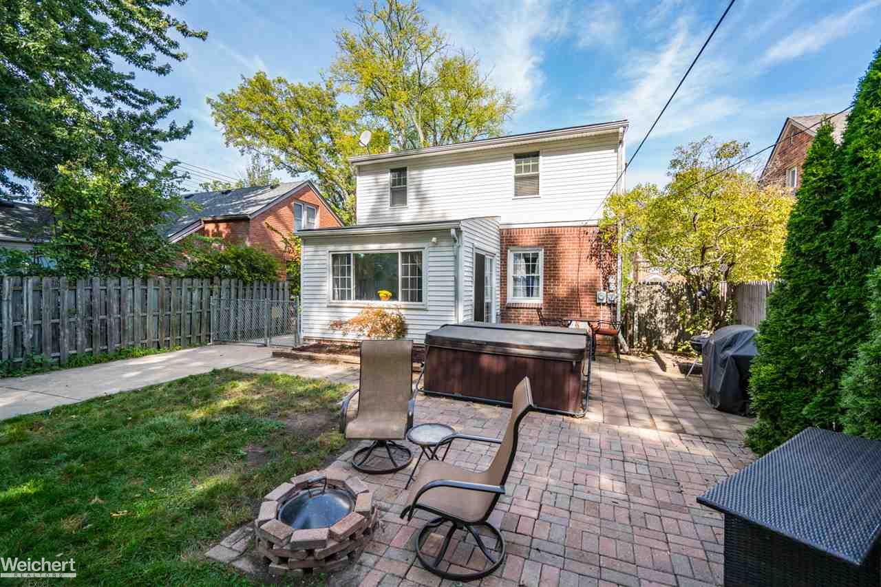 1649 Roslyn Road Grosse Pointe Woods, MI 48236 - Photo 3 of 30