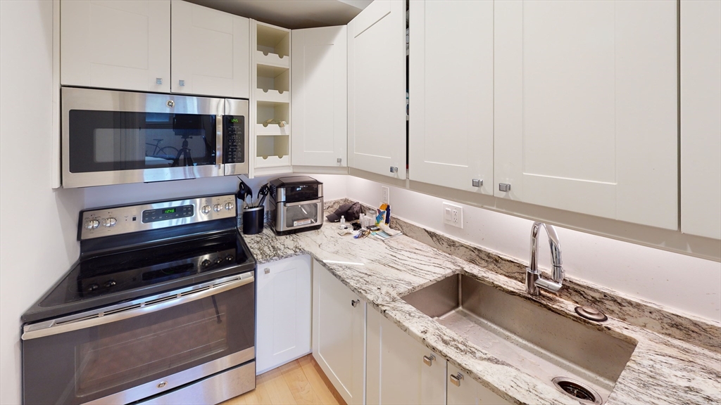 296 Beacon Street, Unit 2 Boston, MA 02116 - Photo 12 of 13 a kitchen with a stove and a microwave