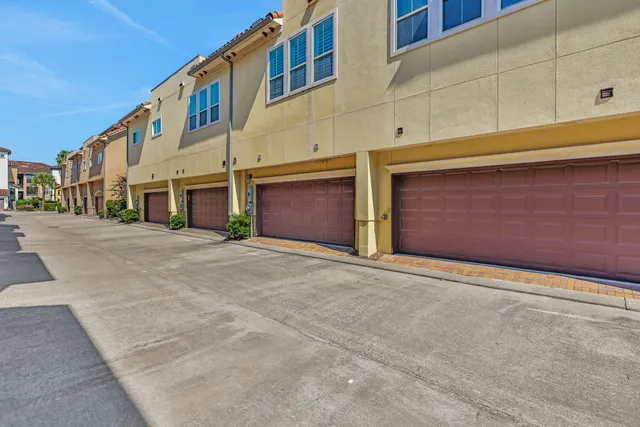 $380,000 | 12 Tassia Lane, Pasadena, TX 77058