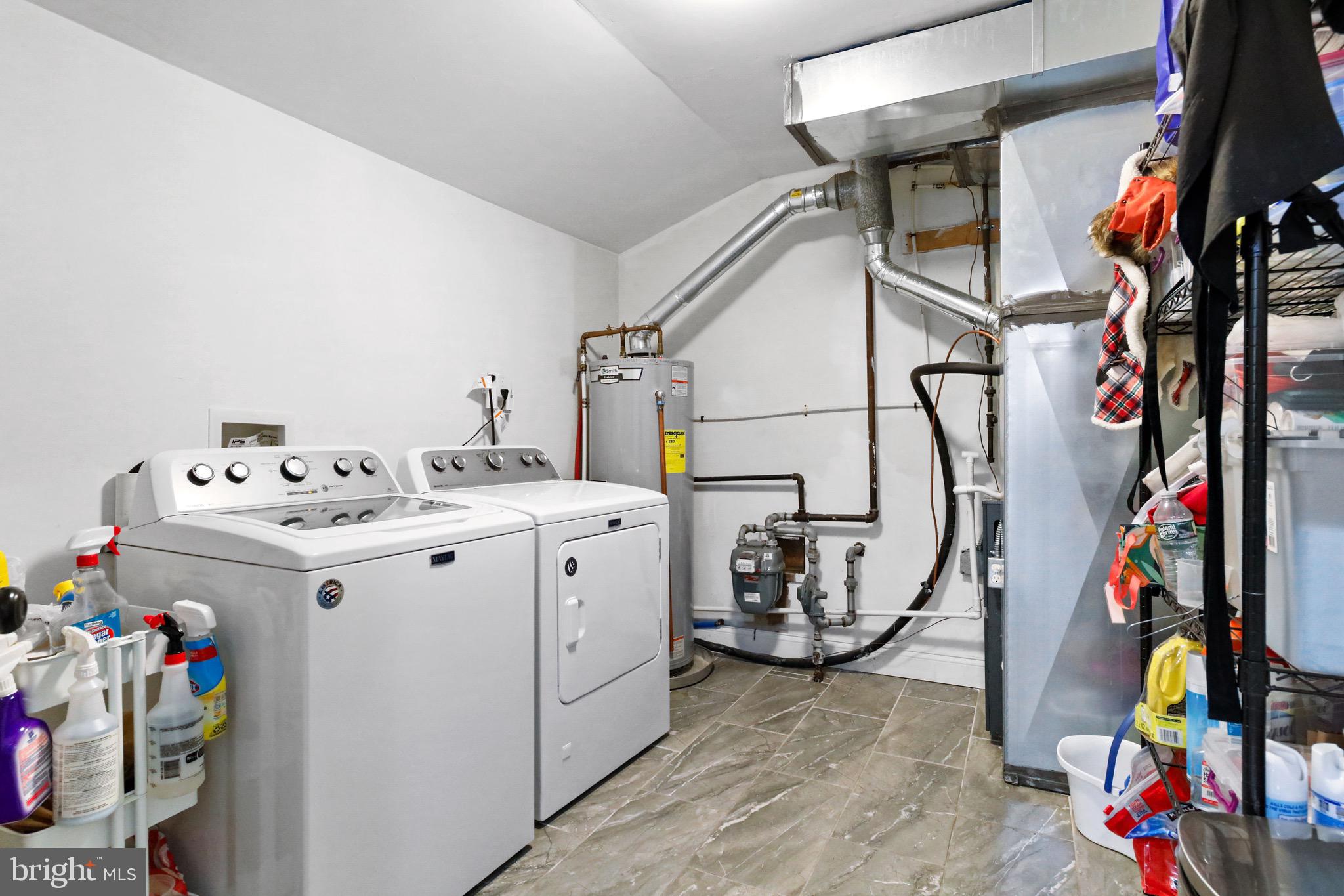 20 Pebble Lane Willingboro, NJ 08046 - Photo 16 of 38 a utility room with dryer and washer