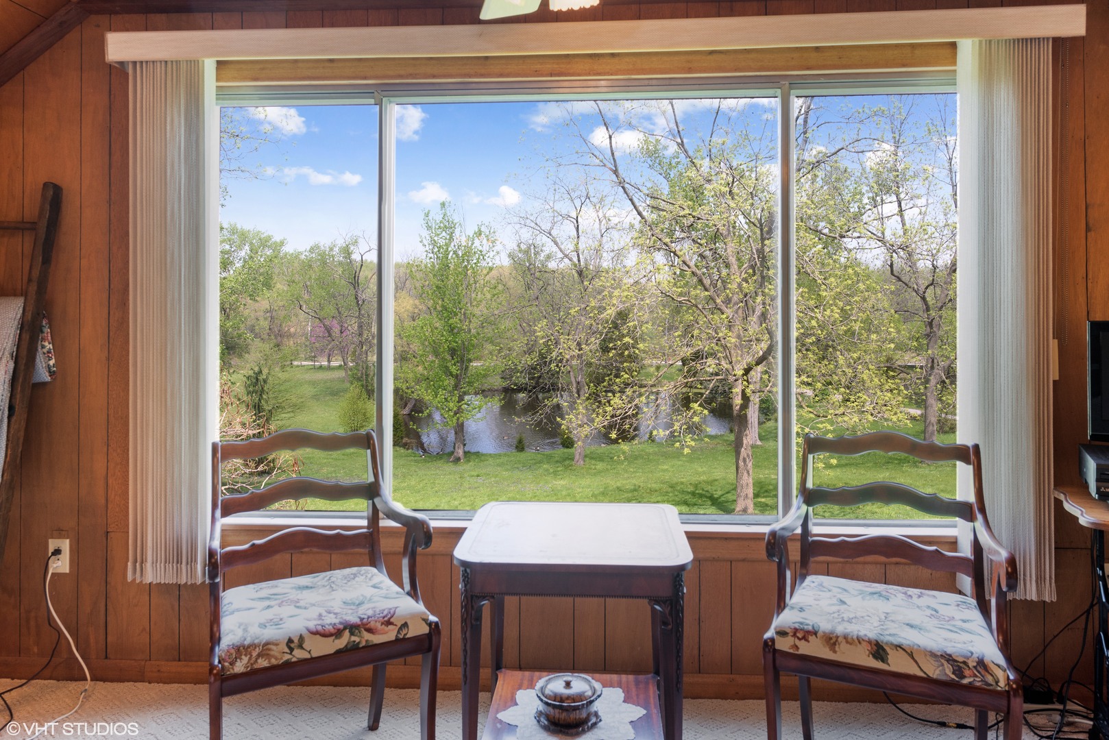 37W793 Binnie Road Dundee, IL 60118 - Photo 22 of 34 a living room with a table and chairs