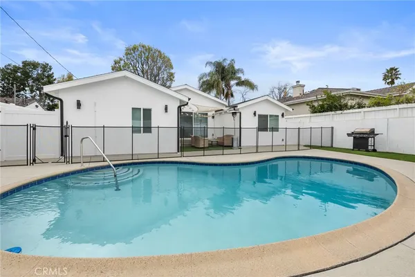 $5,500 | 18015 Collins Street, Encino, CA 91316