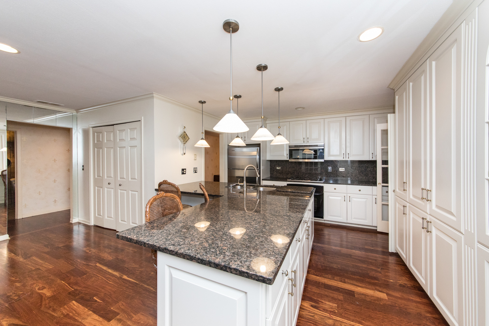 60 Boardwalk Place Park Ridge, IL 60068 - Photo 13 of 27