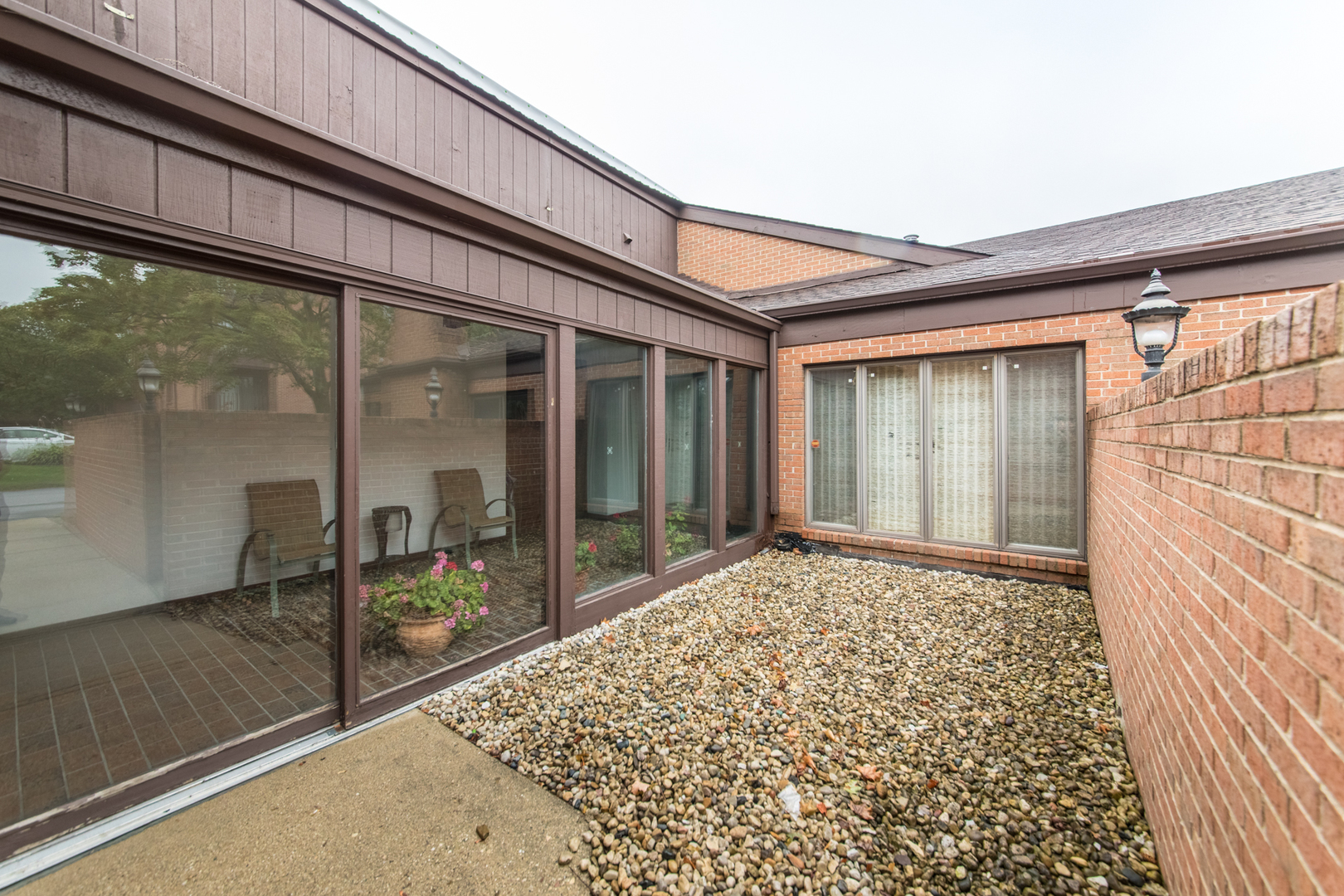 60 Boardwalk Place Park Ridge, IL 60068 - Photo 2 of 27