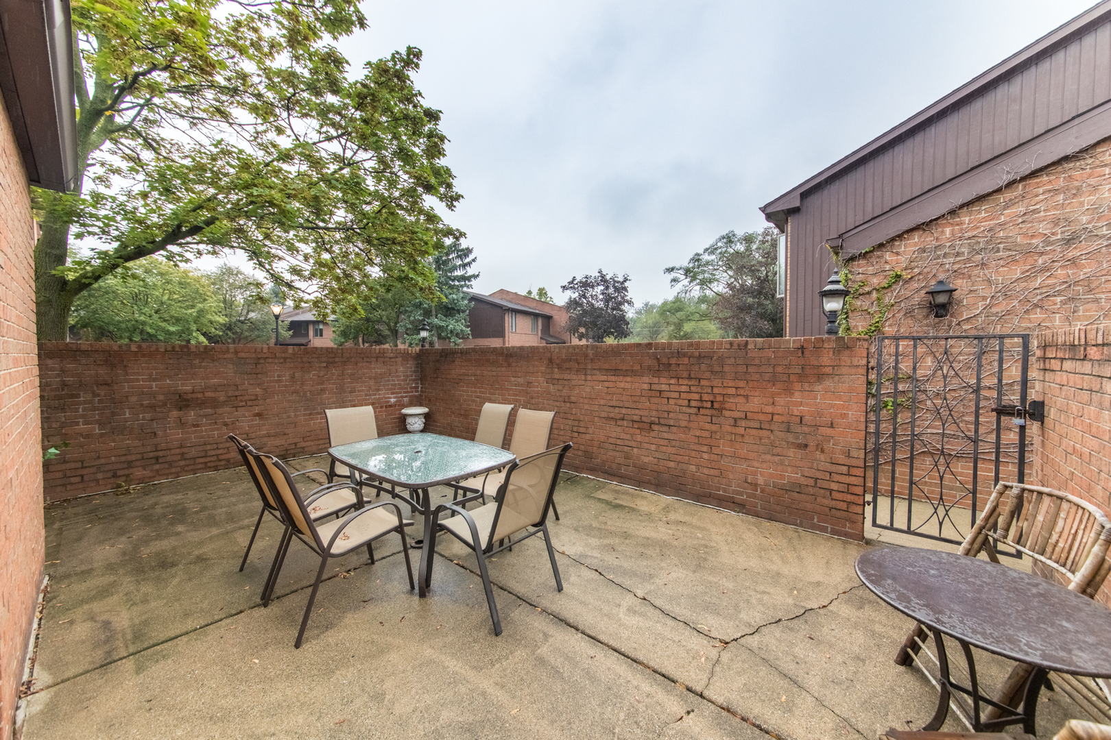 60 Boardwalk Place Park Ridge, IL 60068 - Photo 8 of 27
