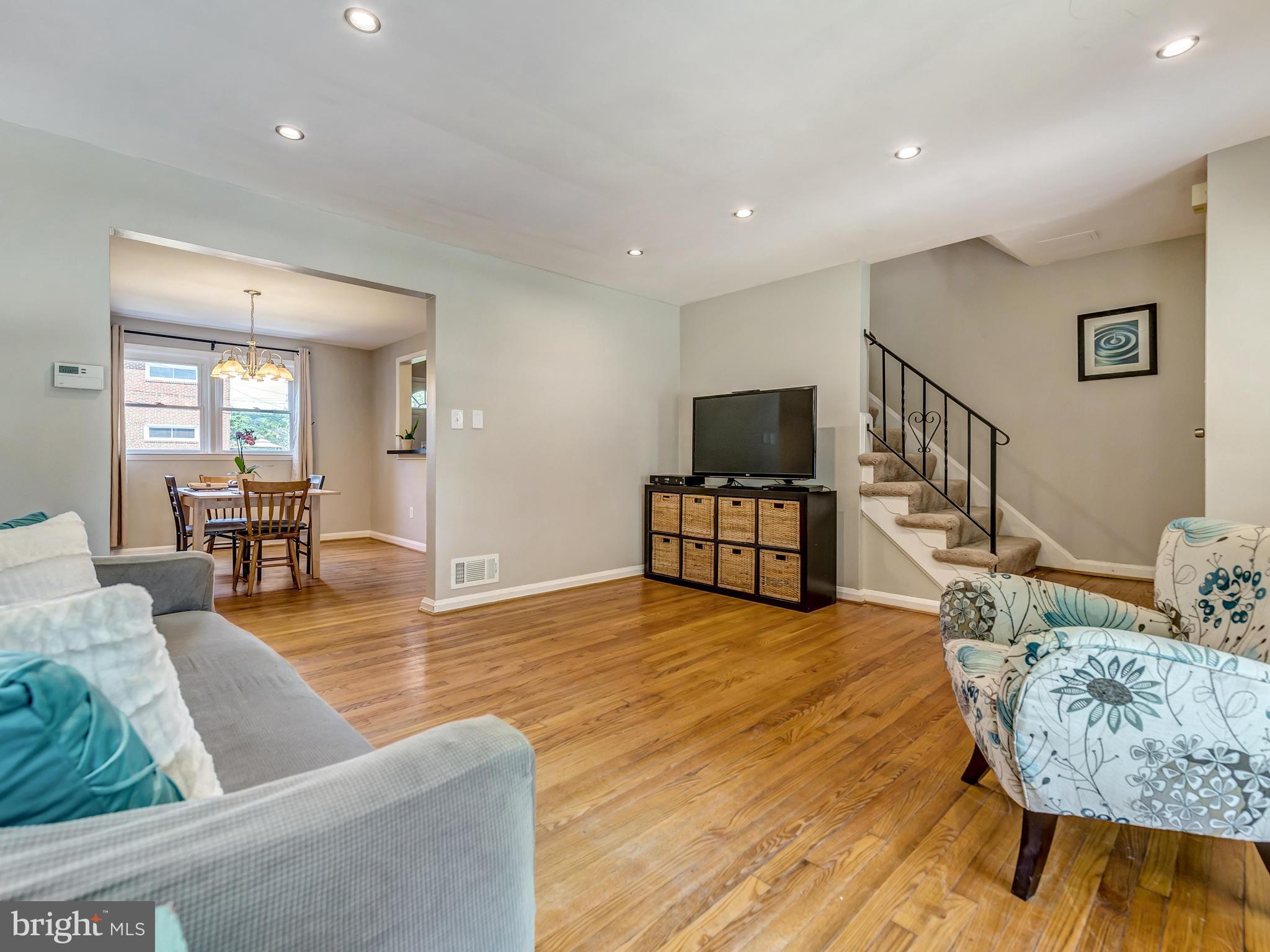 1702 Langford Road Baltimore, MD 21207 - Photo 5 of 20 Living Room
